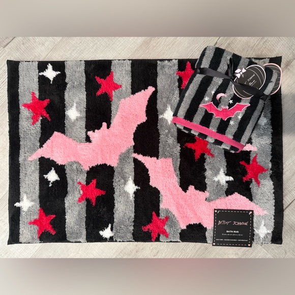 Betsey Johnson Halloween Bath Rug & Hand Towels - Picture 1 of 4